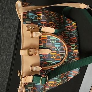 Dooney and Bourke| Vintage Tote converts into crossbody